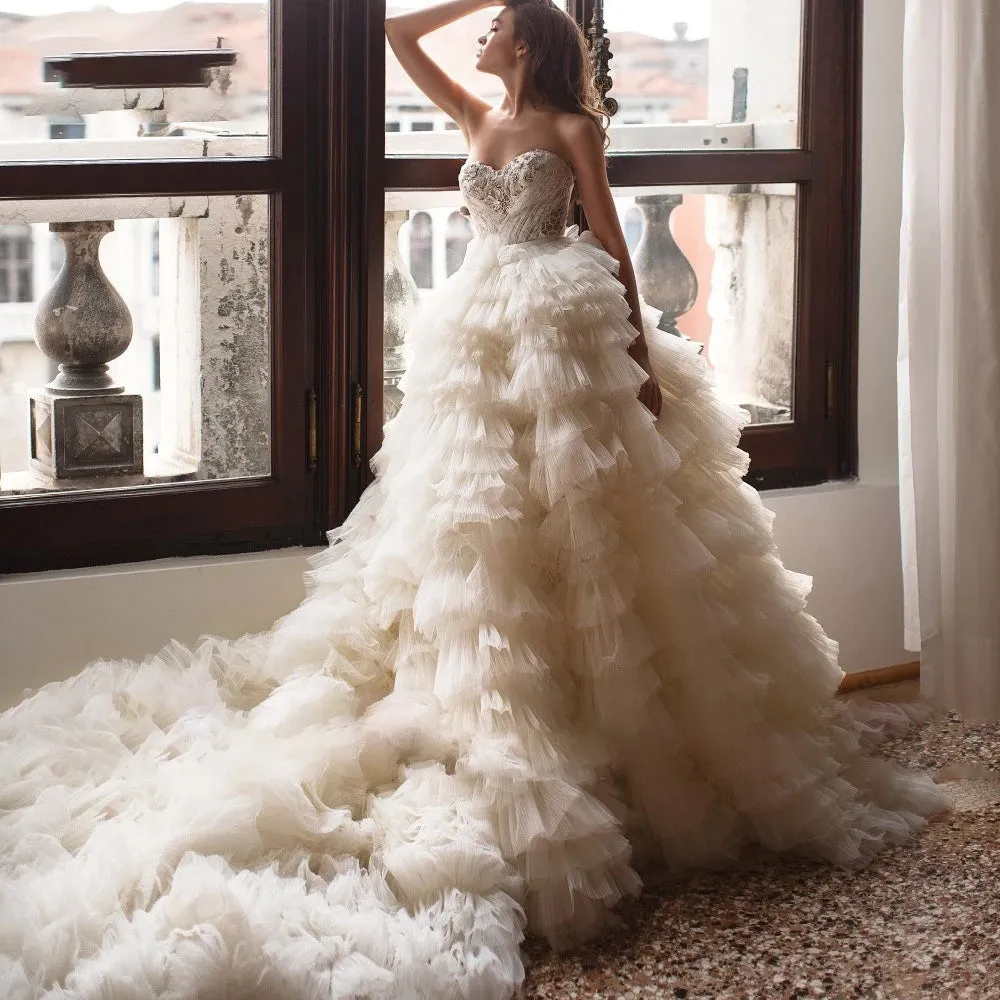 Elegant Sweetheart Ruffles Tiered A-Line Vintage Wedding Dress Luxury Appliques Chapel Train PBridal Gowns