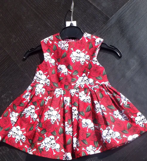 Handmade, Preemie baby dress, red gothic skull & rose design, 100% cotton size 44cm chest