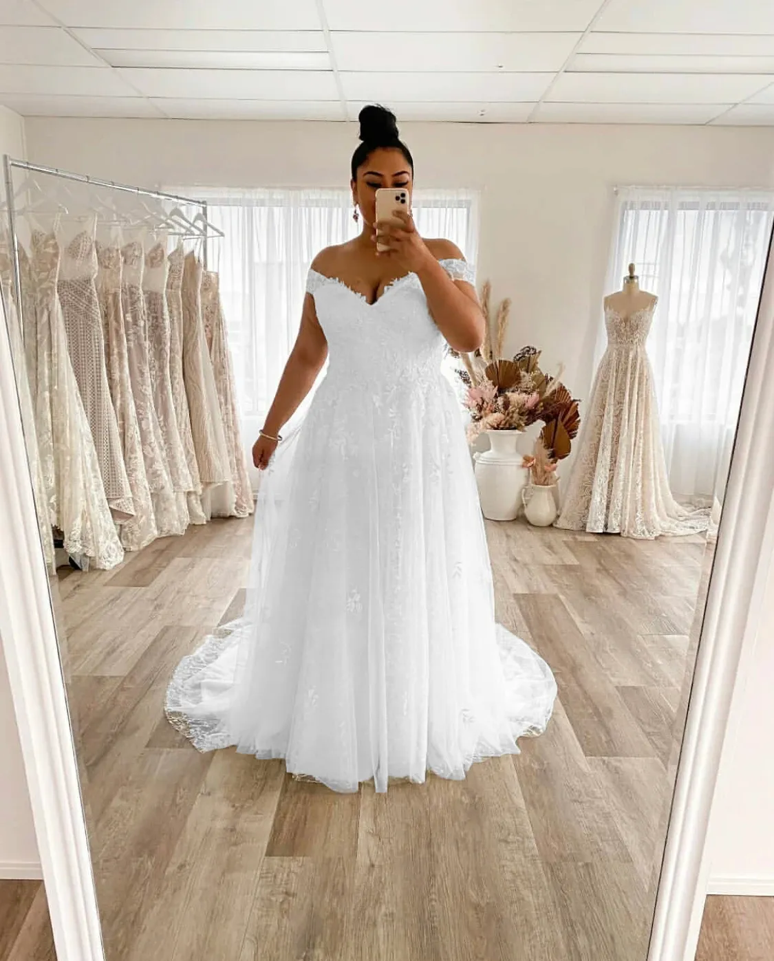 Plus Size A-Line Off Shoulder Lace Applique Wedding Dress Tulle Backless Bridal Gown