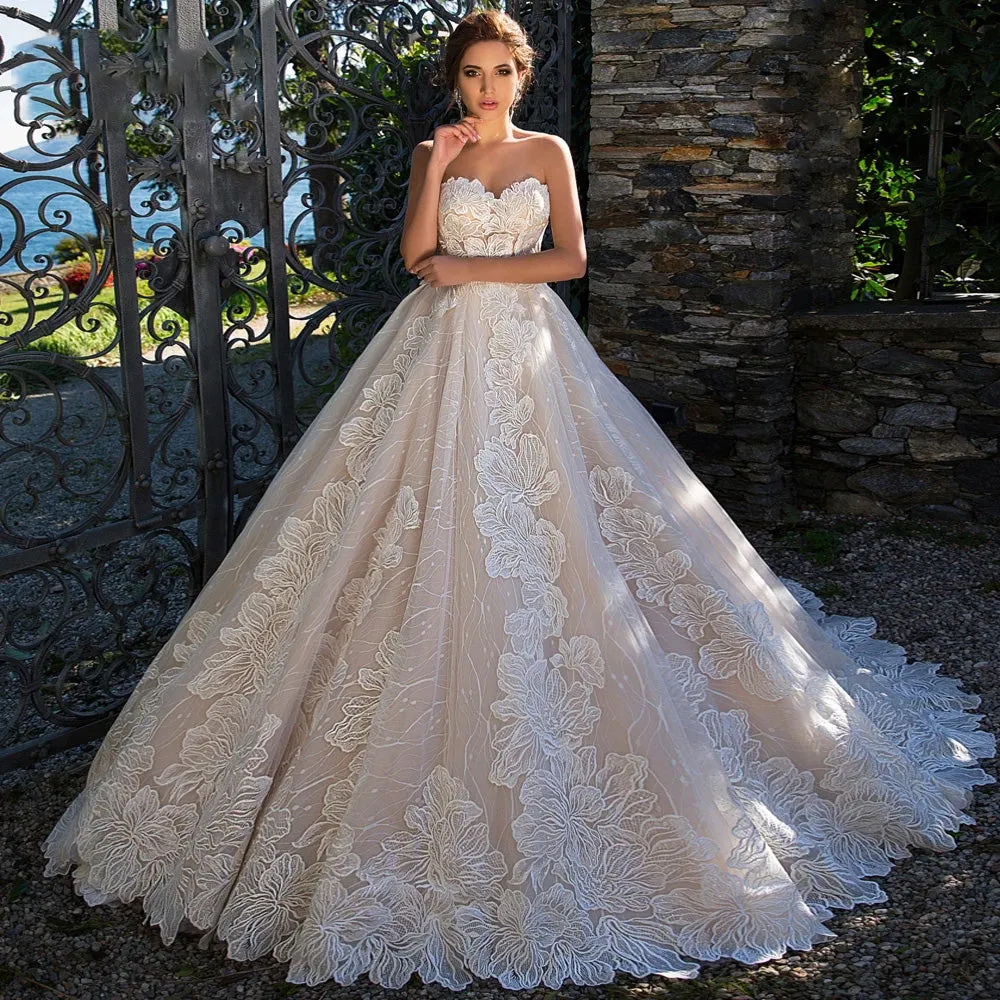 Sweetheart Princess A-Line Wedding Dress Sexy Backless Appliques Court Bridal Gown